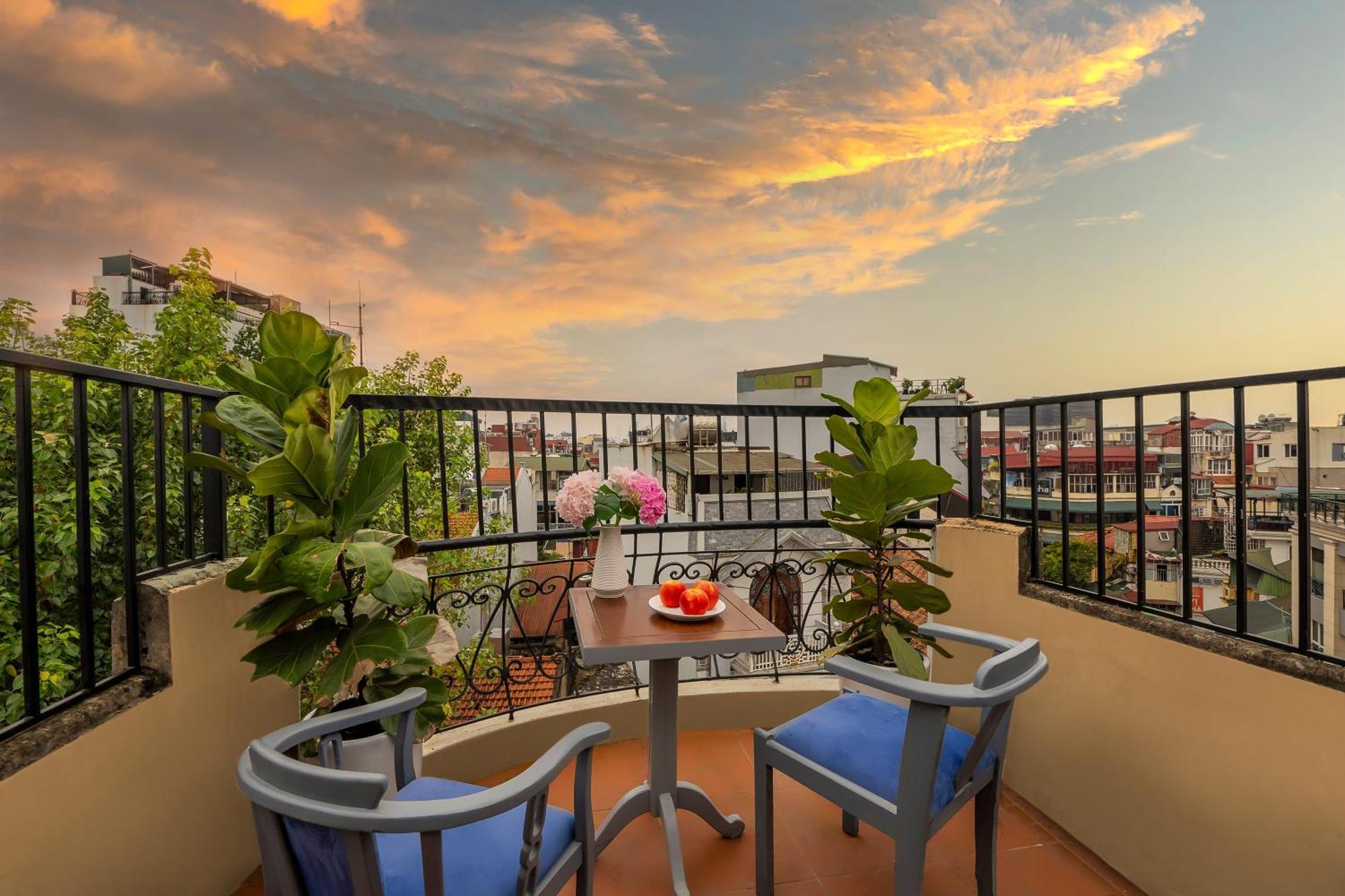 Queen Cafe Hotel & Pub ฮานอย ภายนอก รูปภาพ